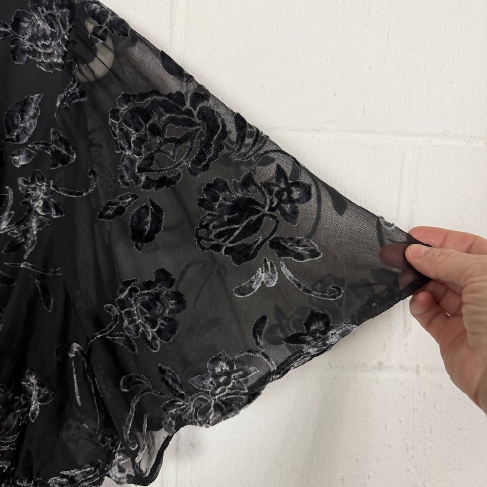 Torrid Top Black Velvet Burnout Sheer Lined Whimsigoth Dark Fairy Romantic SZ 2X - Picture 3 of 13